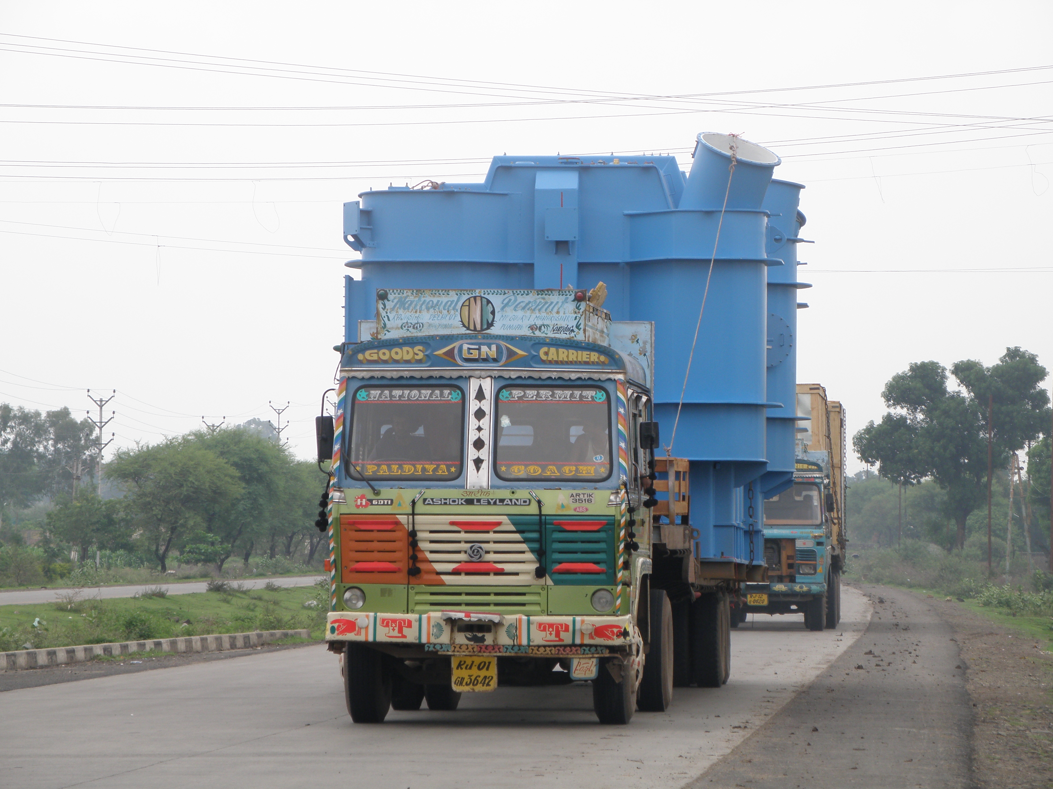 https://www.gujarattransporters.com/images/photo/3616_truck_carrying_a_large_load_in_indore_(front_view)_-_copy.jpg